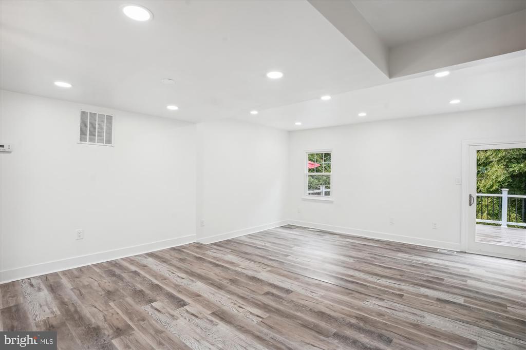 8648 WATERSHED CT