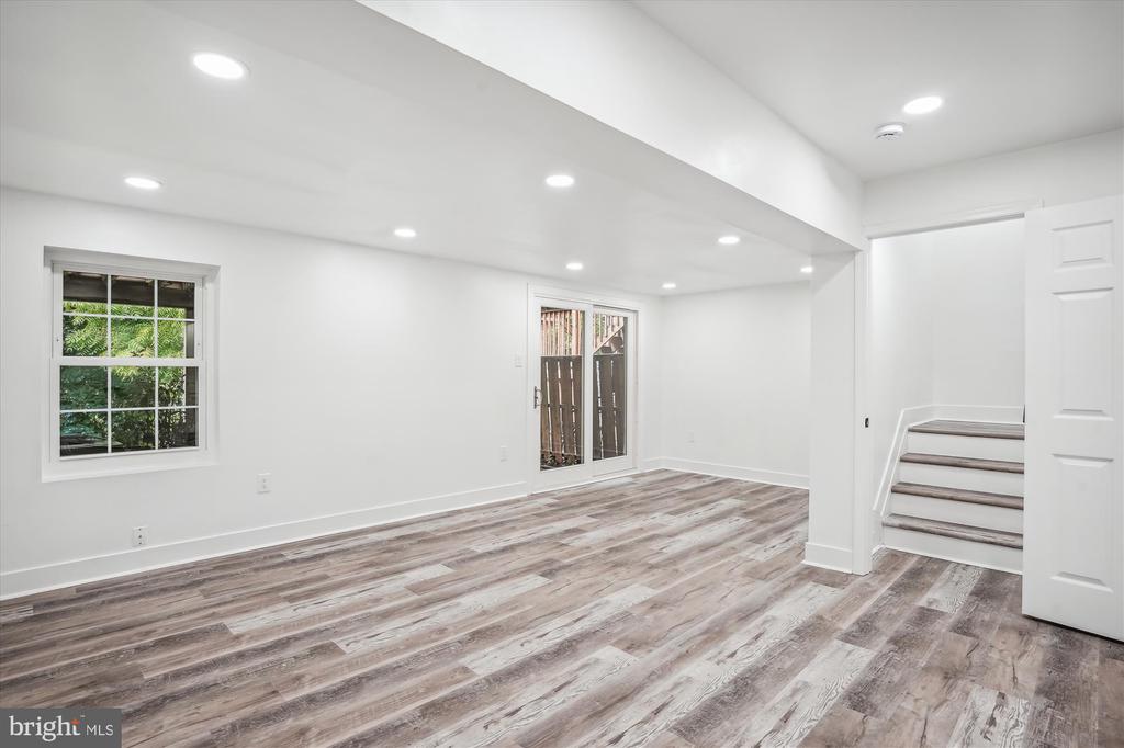 8648 WATERSHED CT