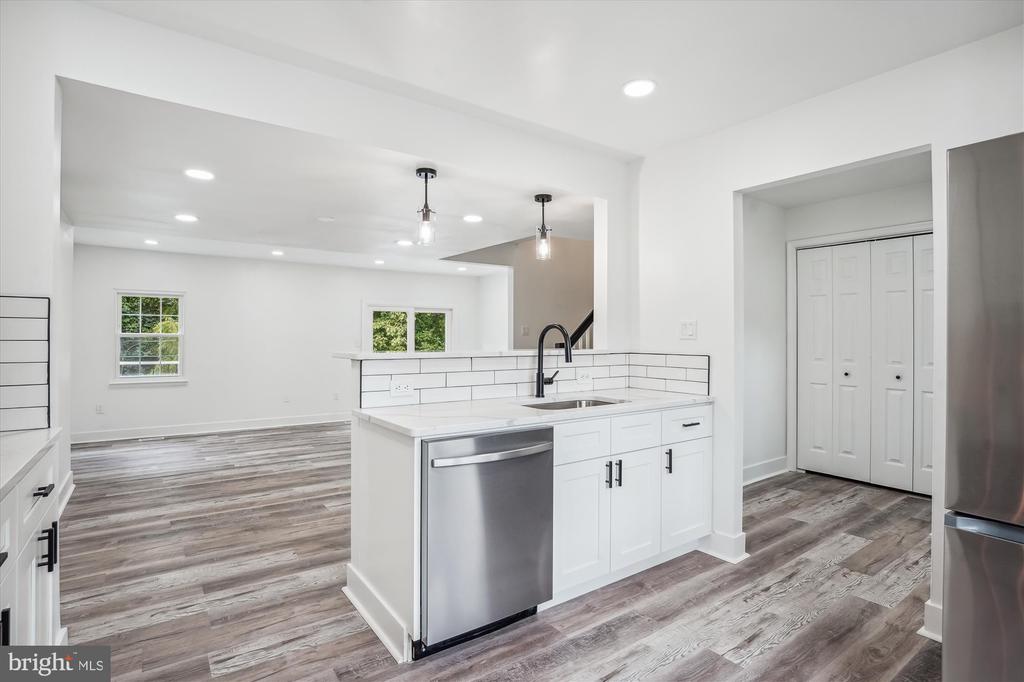 8648 WATERSHED CT