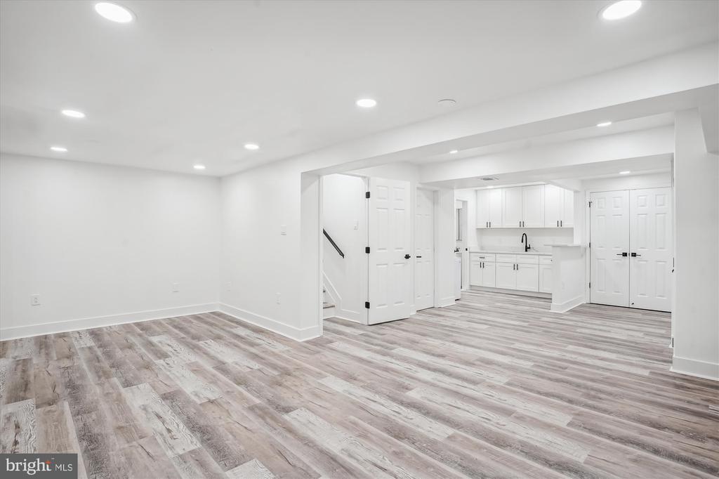 8648 WATERSHED CT