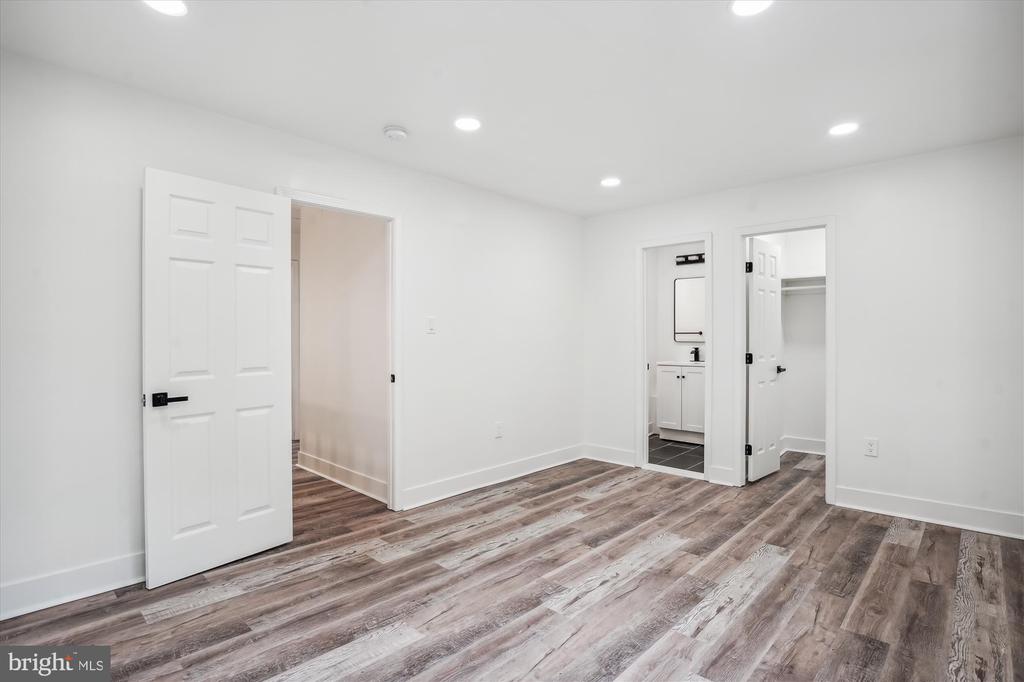 8648 WATERSHED CT