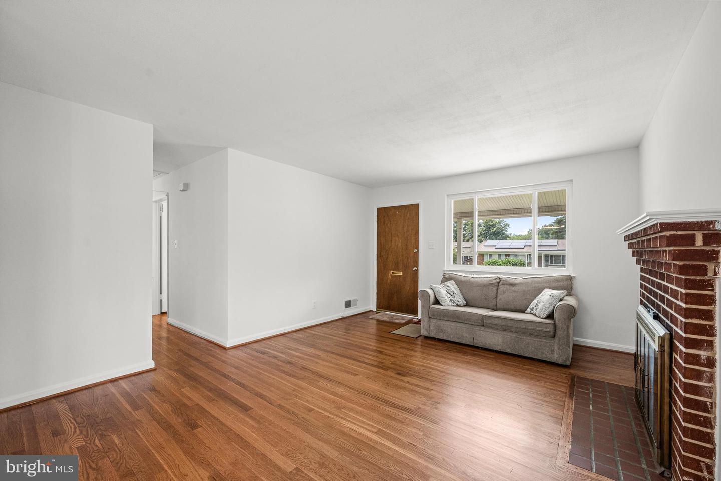 4616 Harlan St