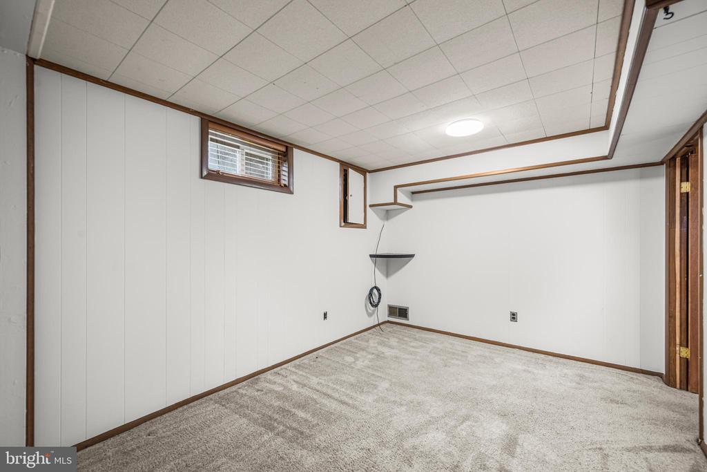 4616 Harlan St