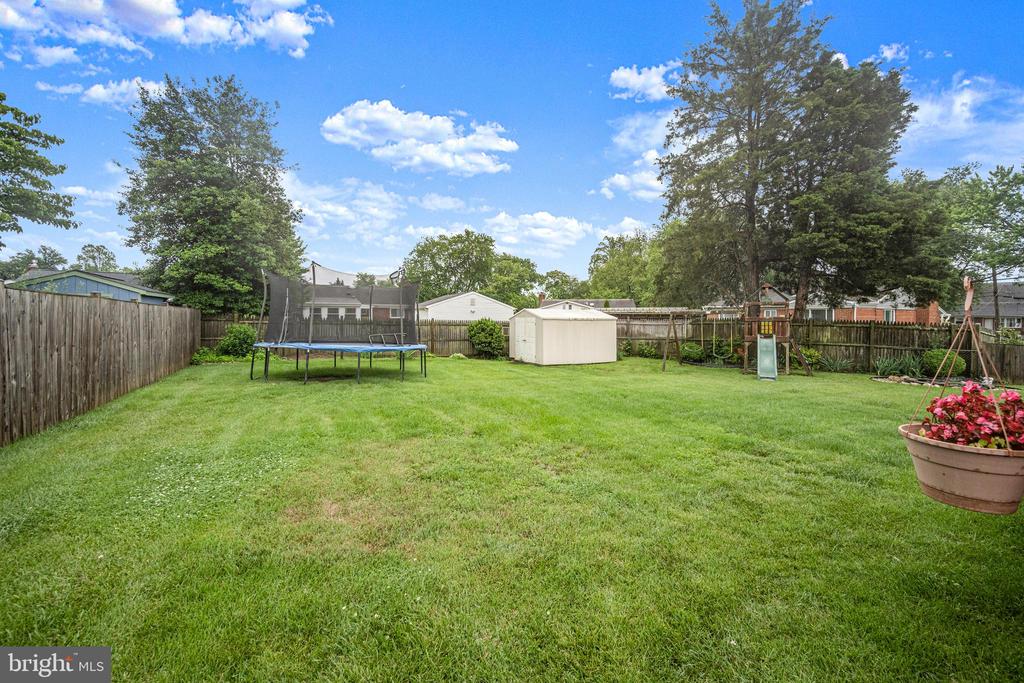 4616 Harlan St