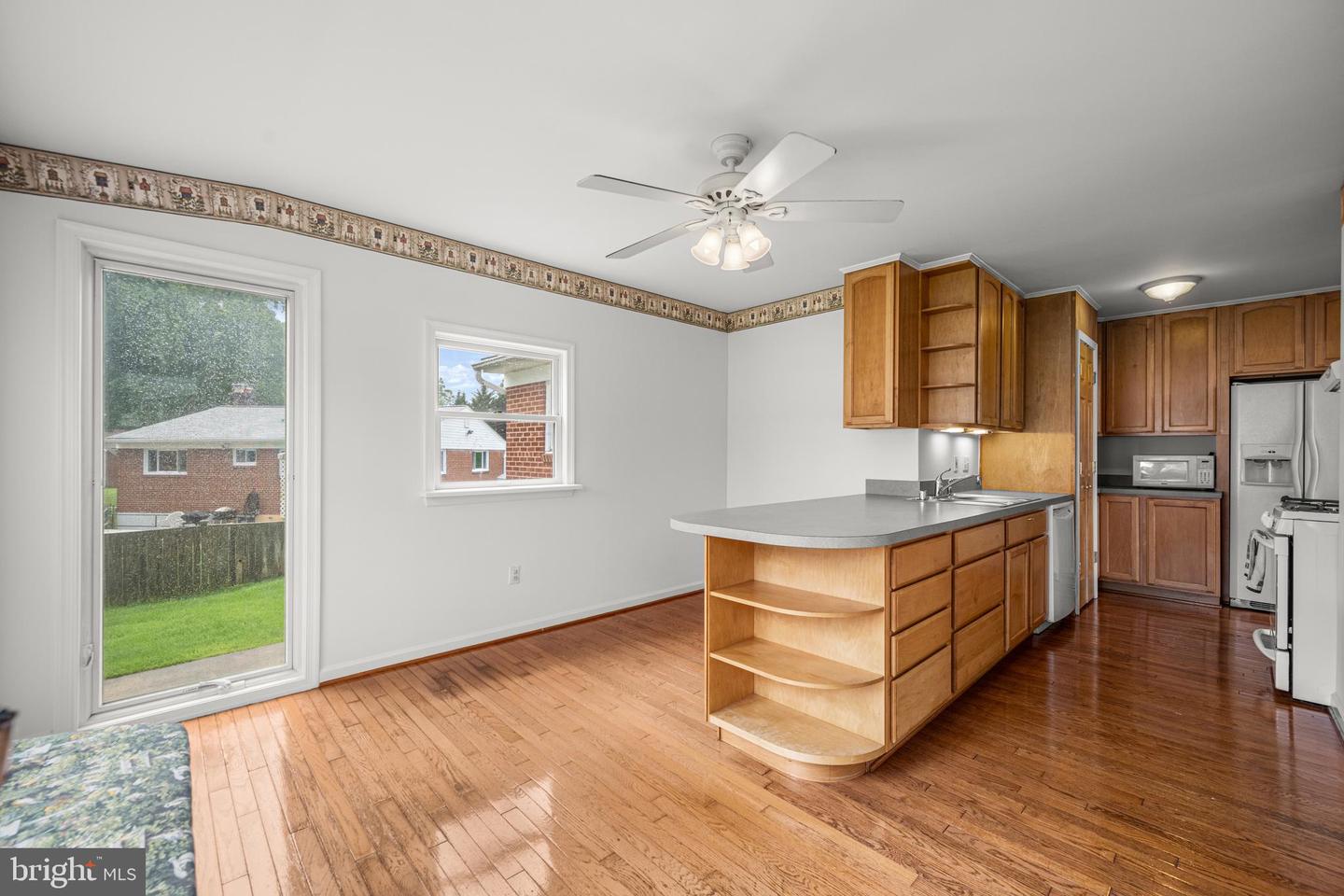 4616 Harlan St