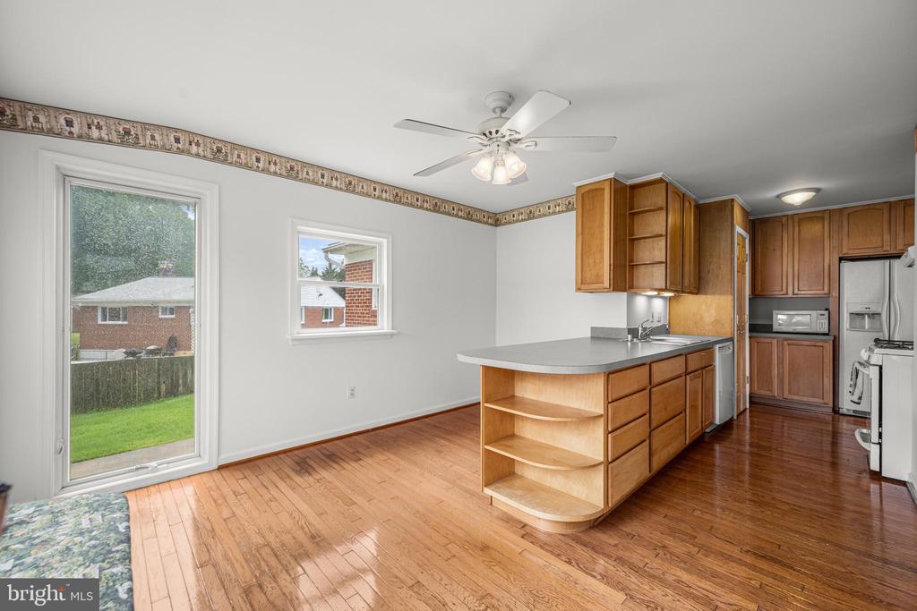 4616 Harlan St