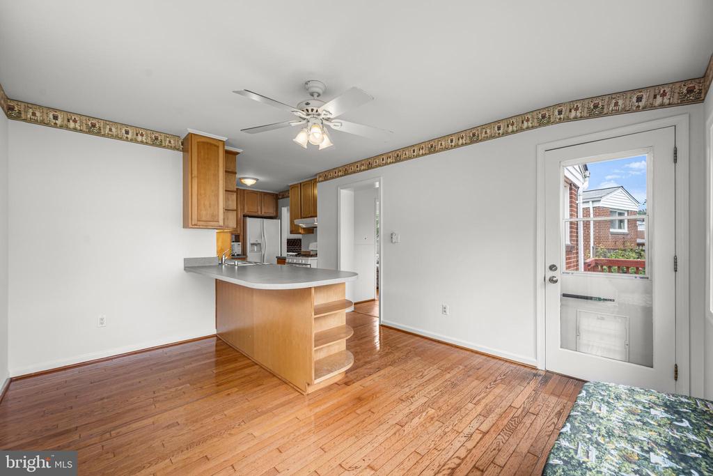 4616 Harlan St