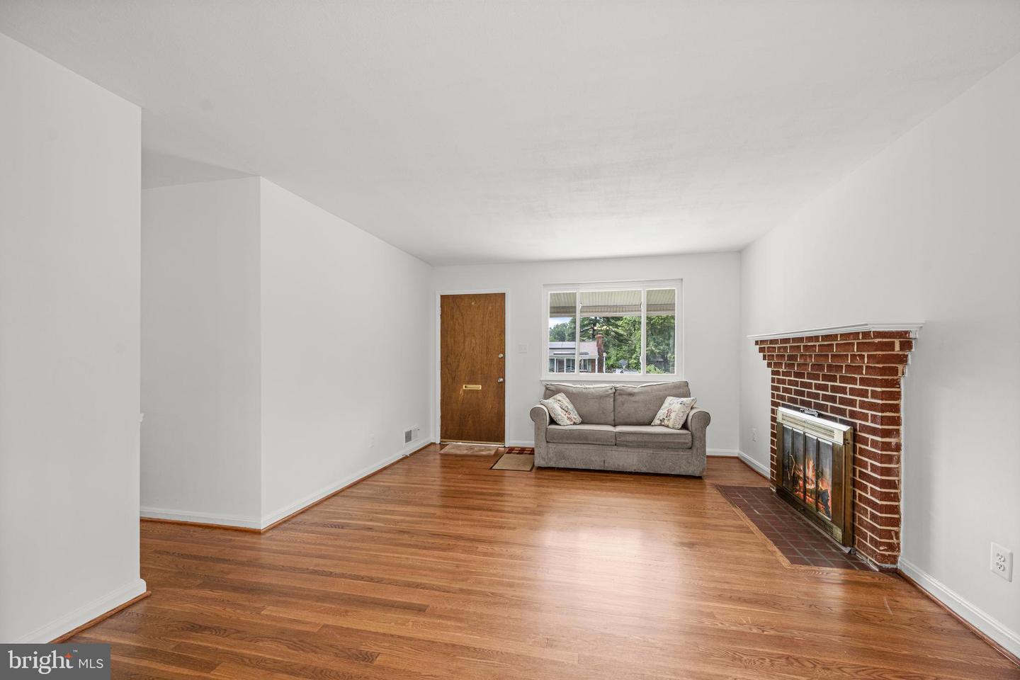 4616 Harlan St