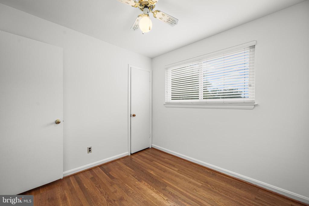 4616 Harlan St