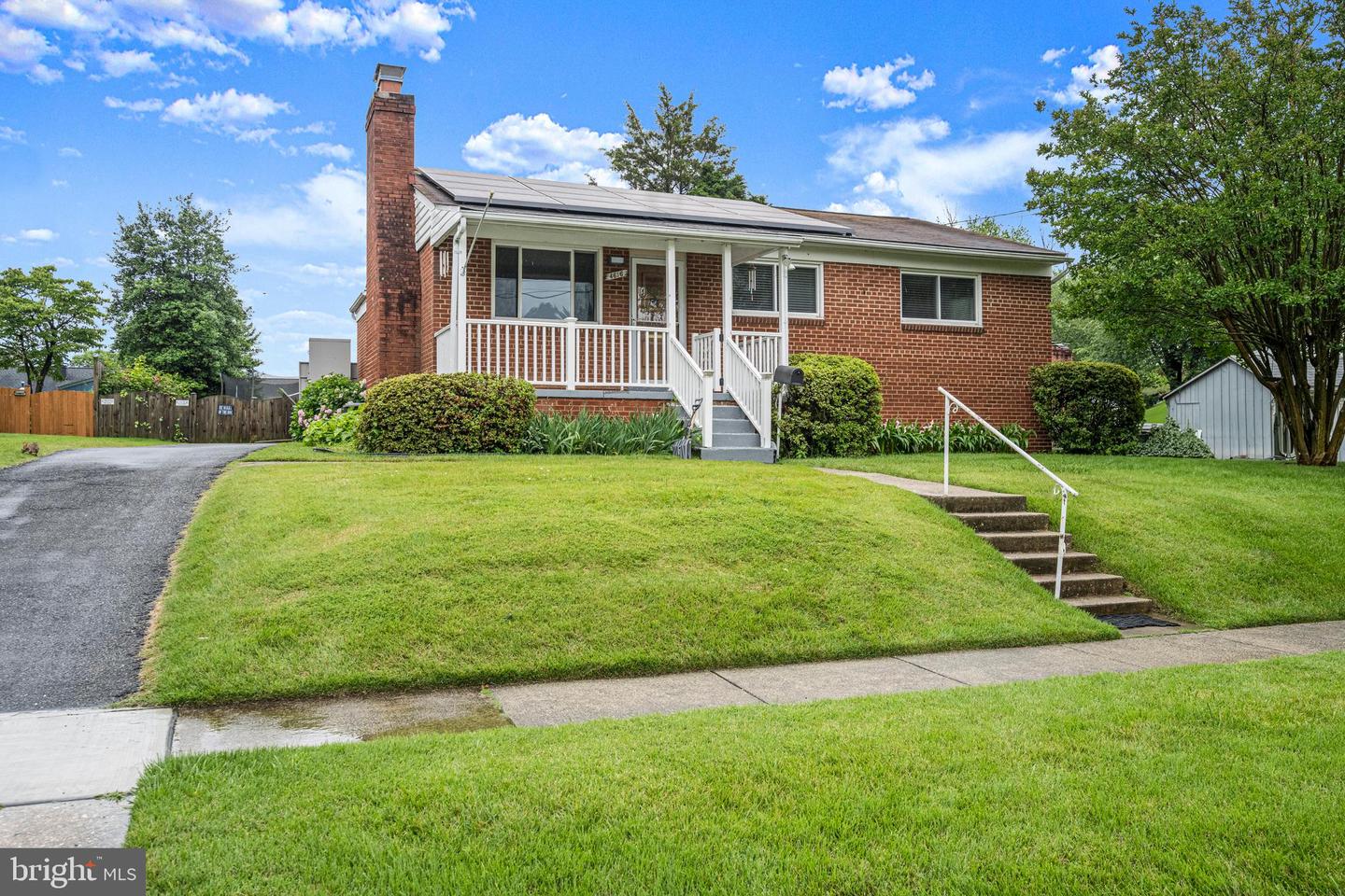 4616 Harlan St