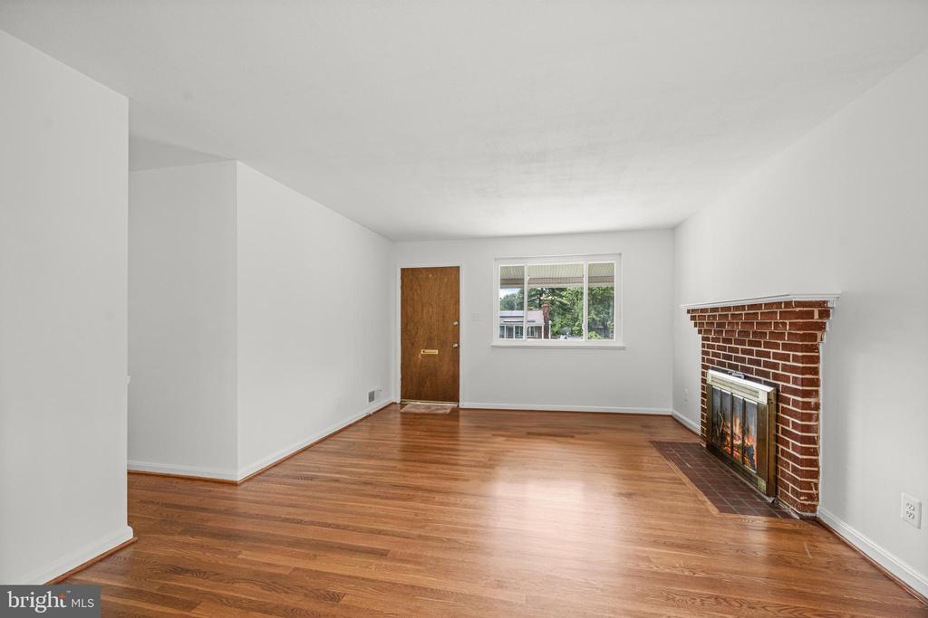 4616 Harlan St