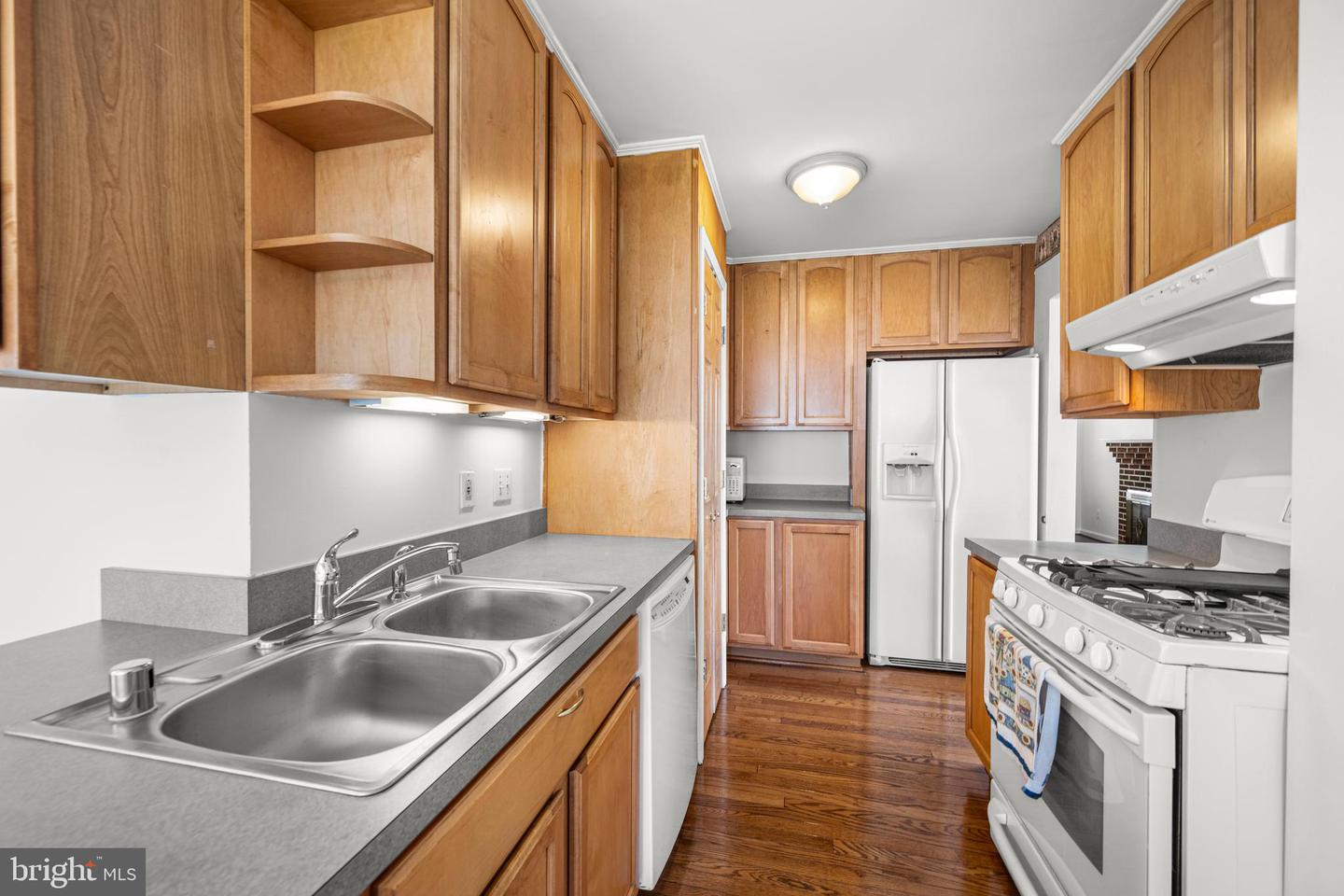 4616 Harlan St