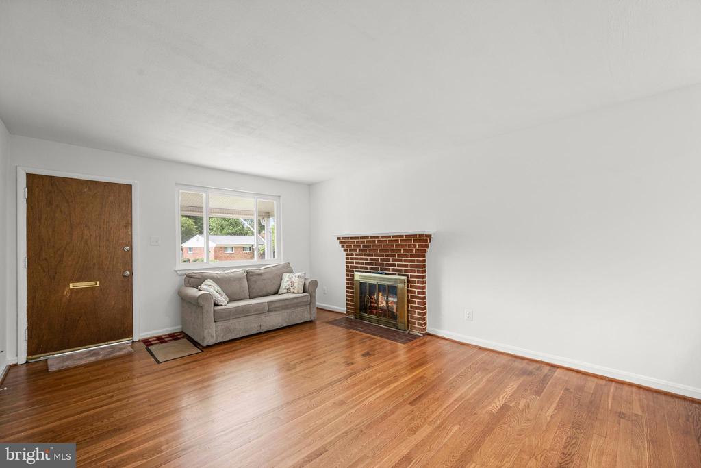 4616 Harlan St