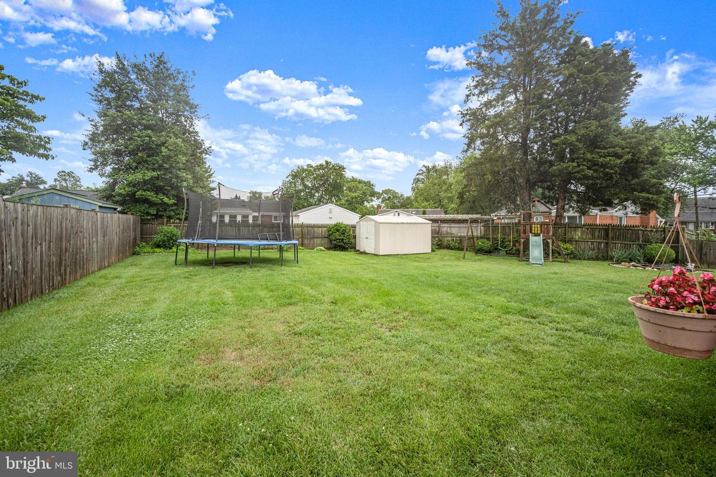 4616 Harlan St