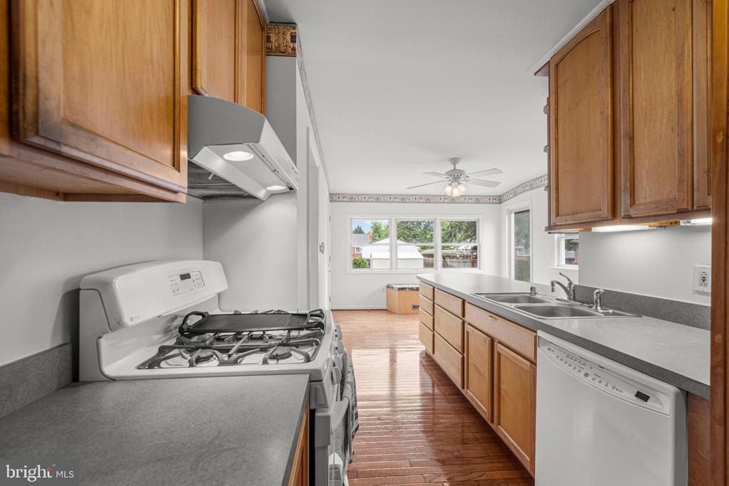 4616 Harlan St