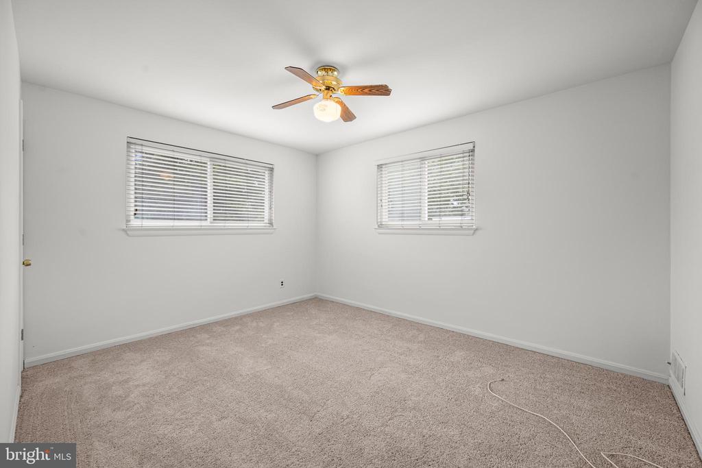 4616 Harlan St