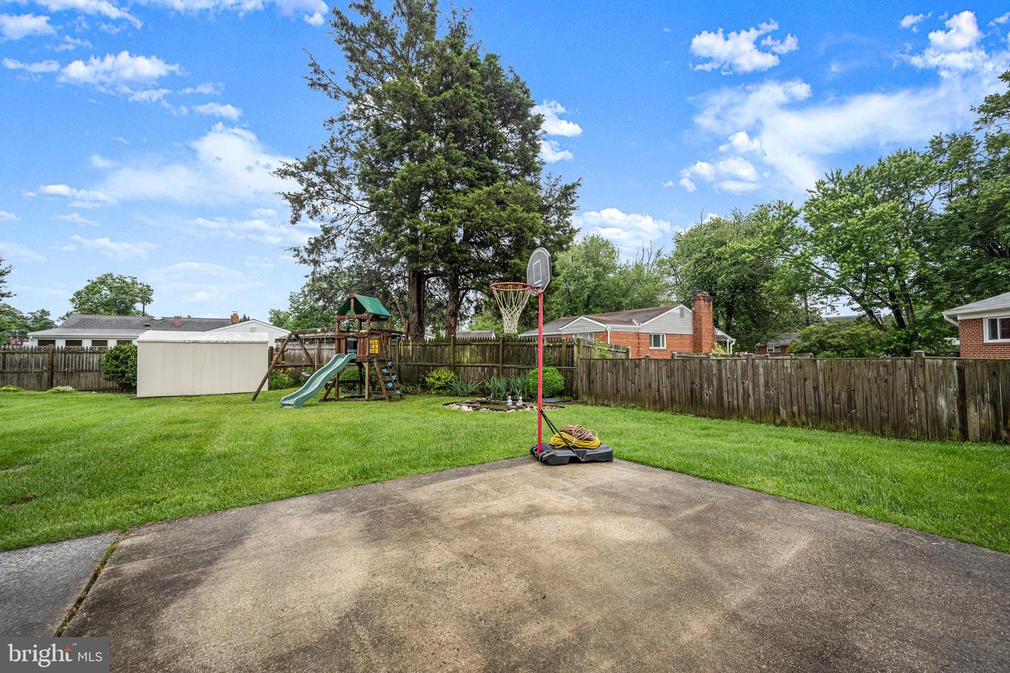4616 Harlan St