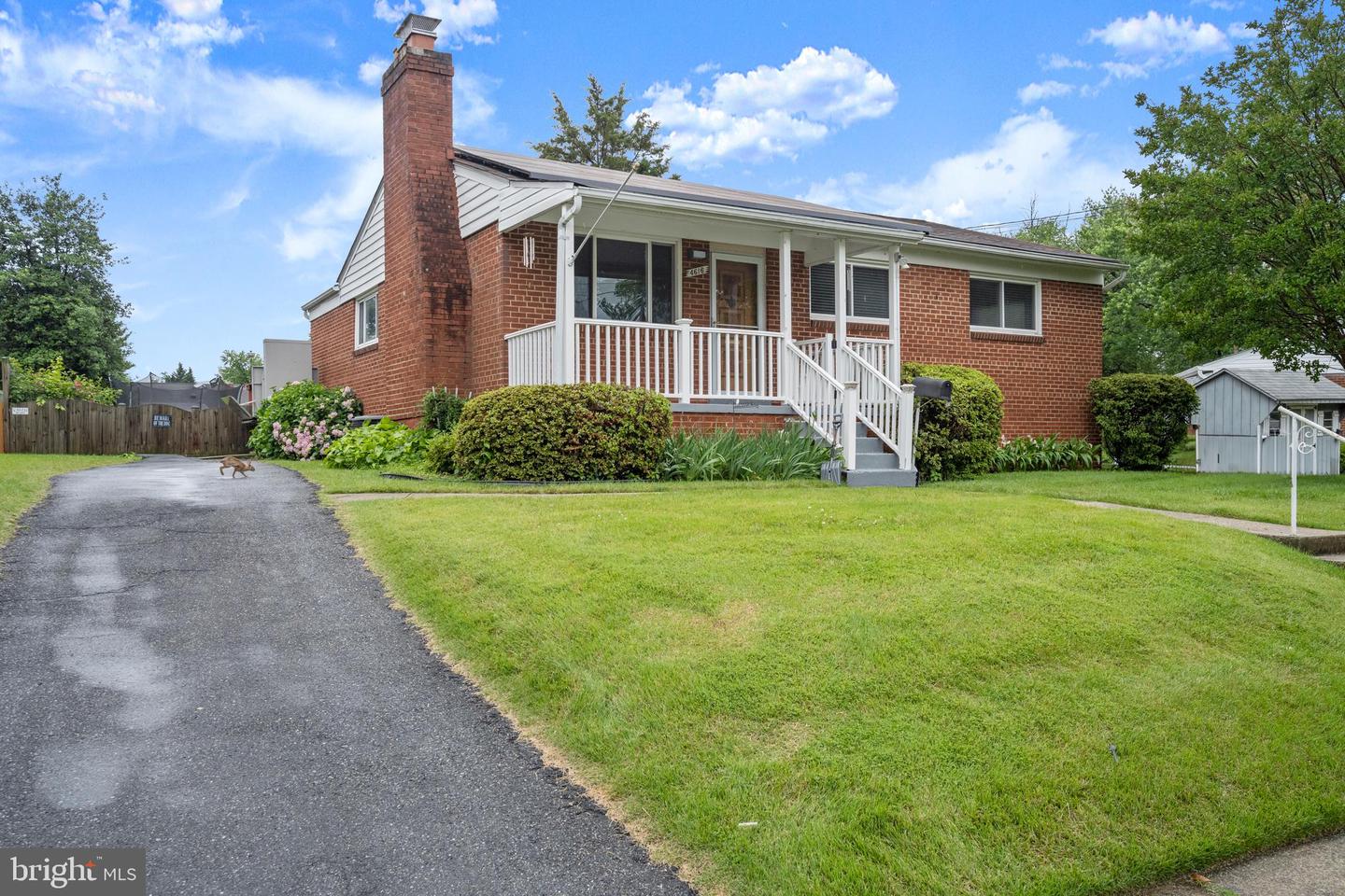 4616 Harlan St