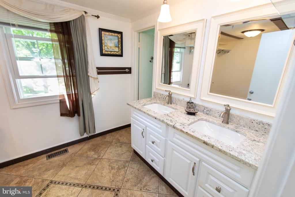 13909 BROOMALL LANE