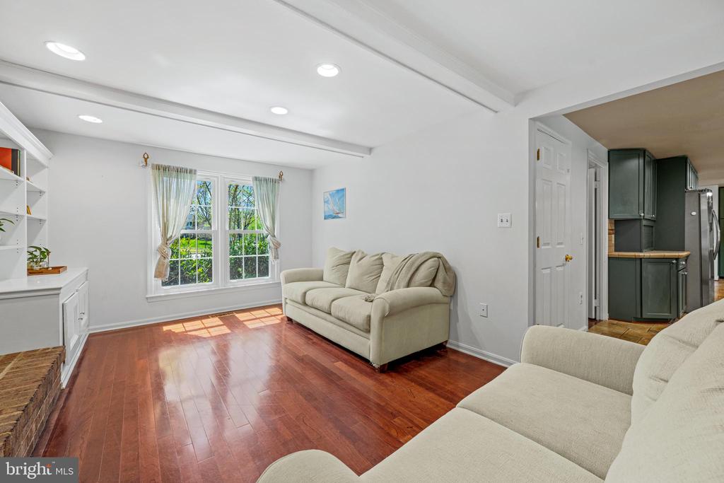 6 STARLIGHT COURT