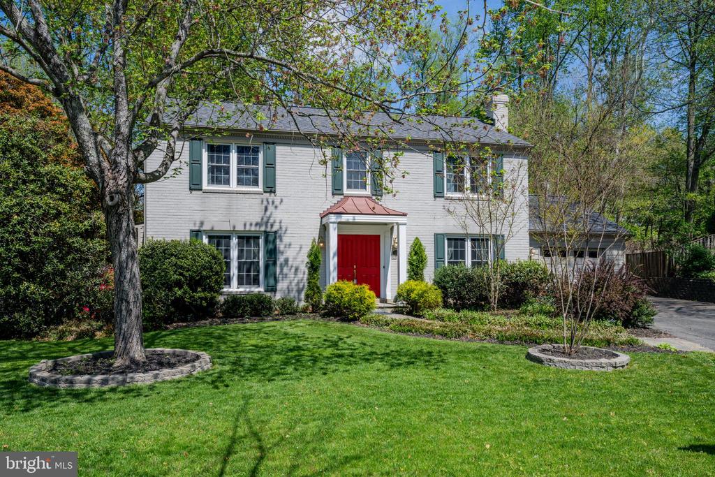 6 STARLIGHT COURT