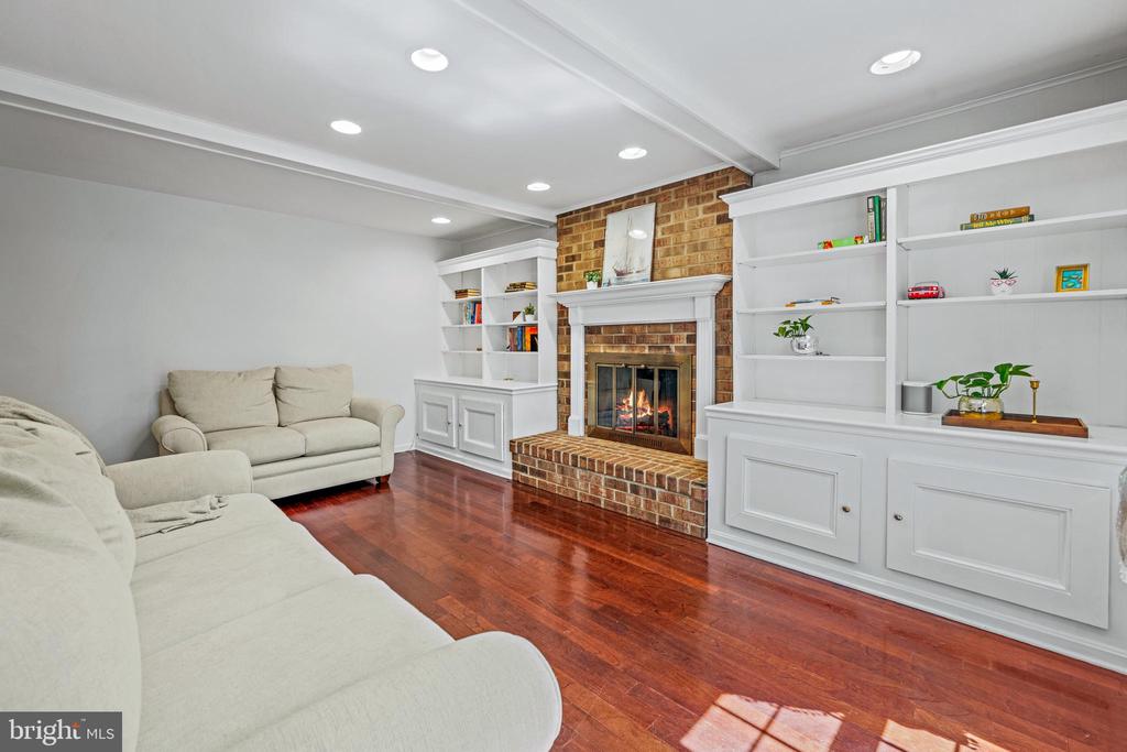 6 STARLIGHT COURT