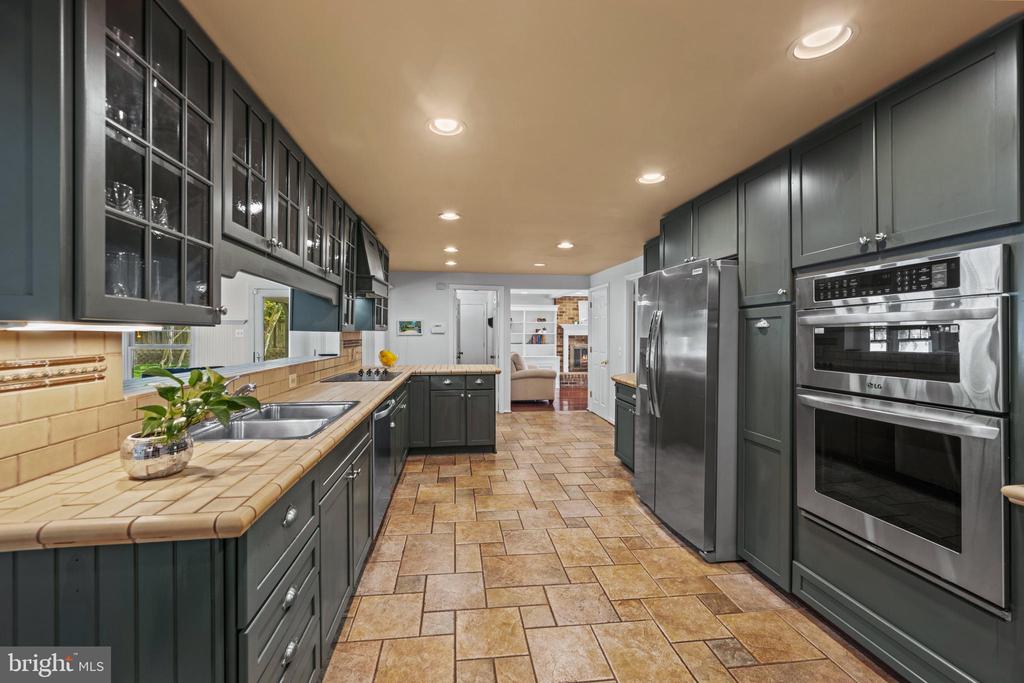 6 STARLIGHT COURT