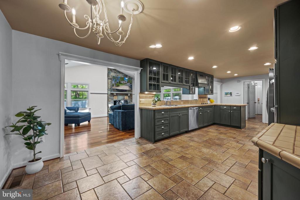 6 STARLIGHT COURT