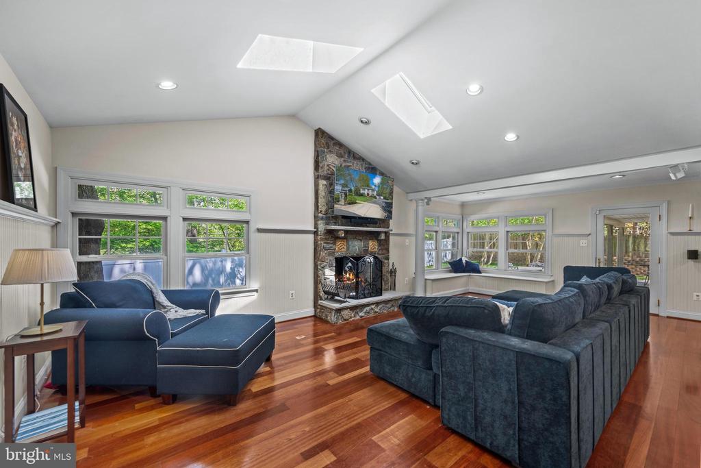 6 STARLIGHT COURT
