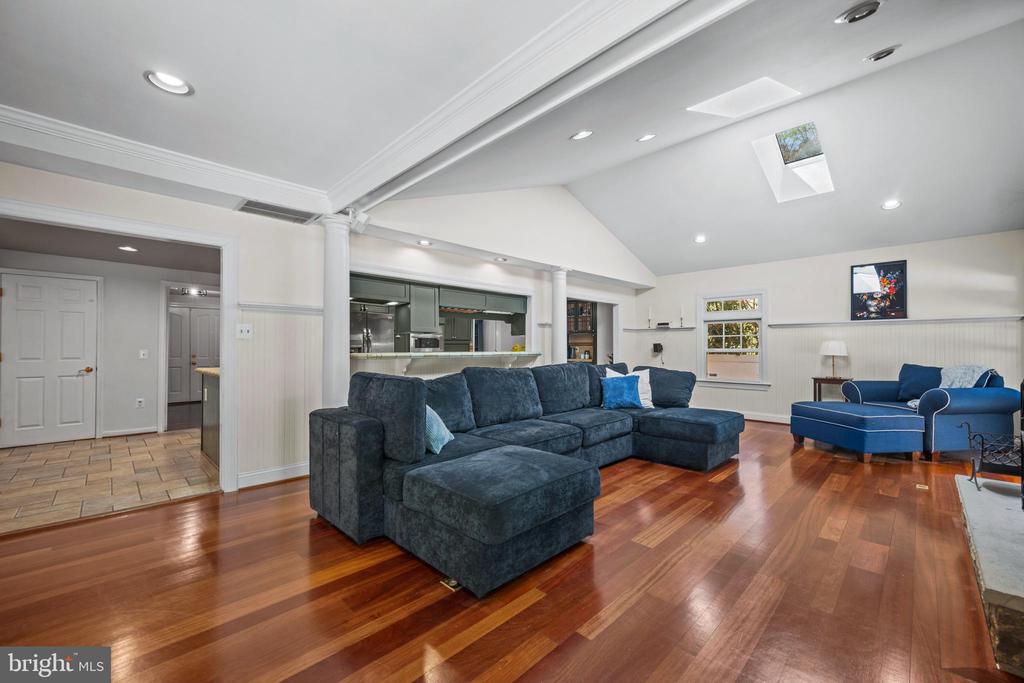 6 STARLIGHT COURT
