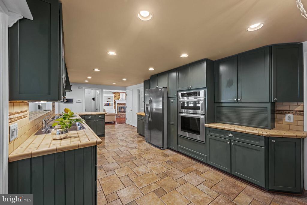 6 STARLIGHT COURT