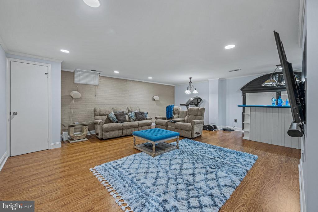 6 STARLIGHT COURT