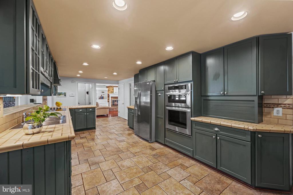 6 STARLIGHT COURT