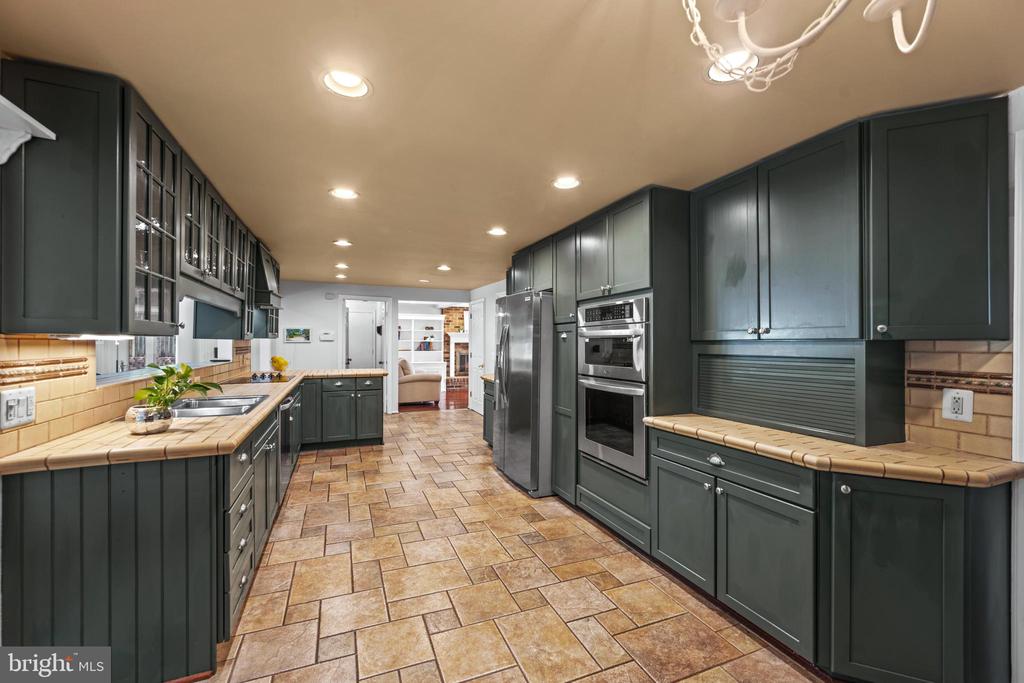 6 STARLIGHT COURT