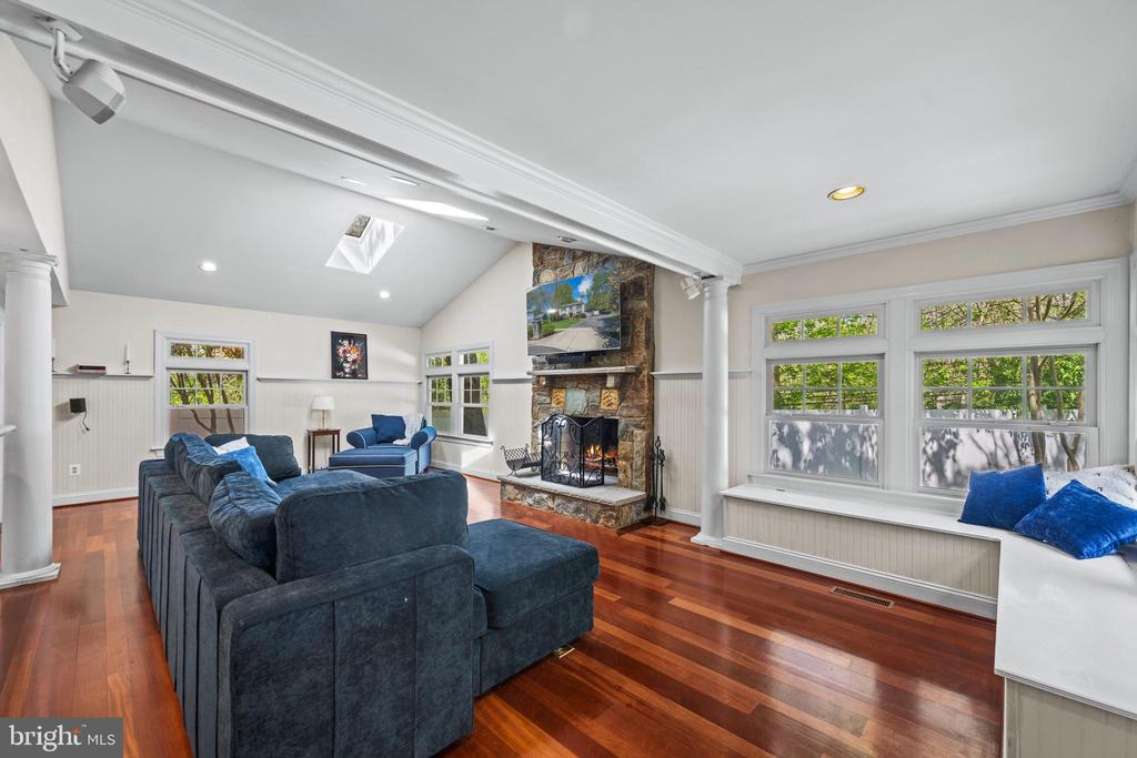 6 STARLIGHT COURT