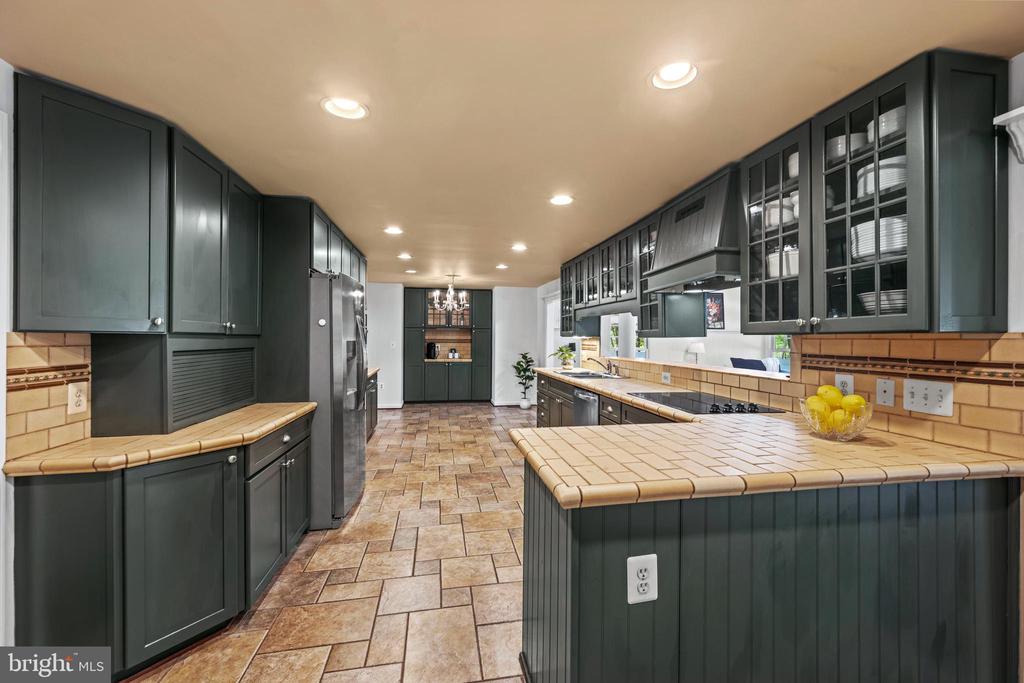 6 STARLIGHT COURT