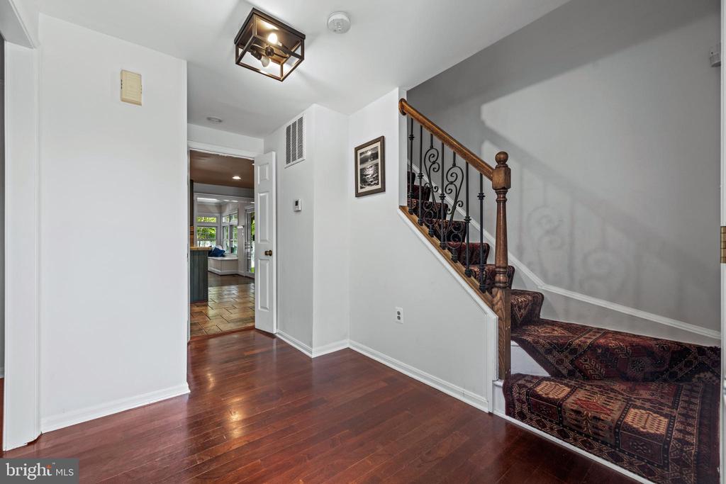 6 STARLIGHT COURT