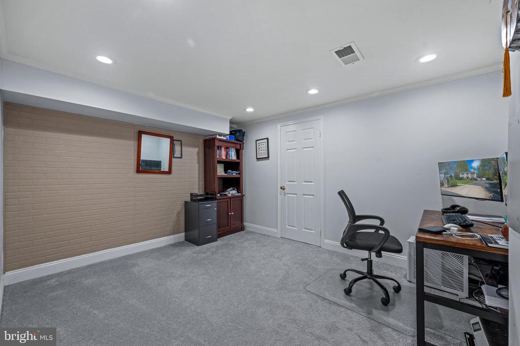 6 STARLIGHT COURT