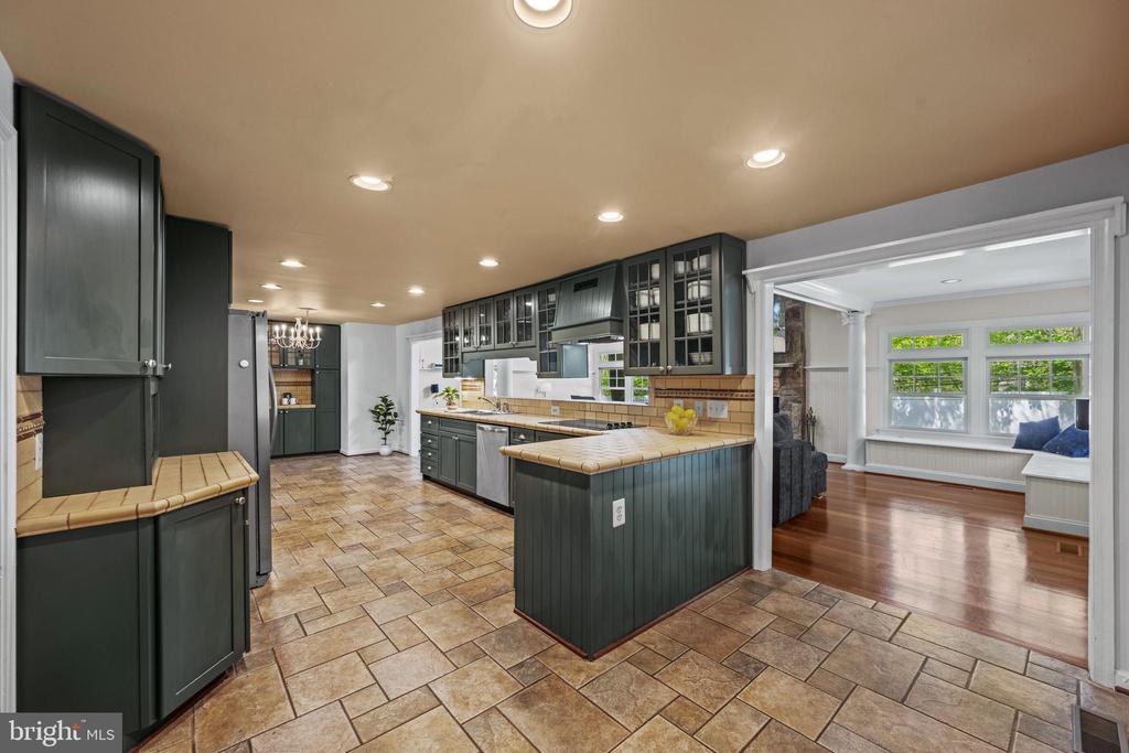 6 STARLIGHT COURT