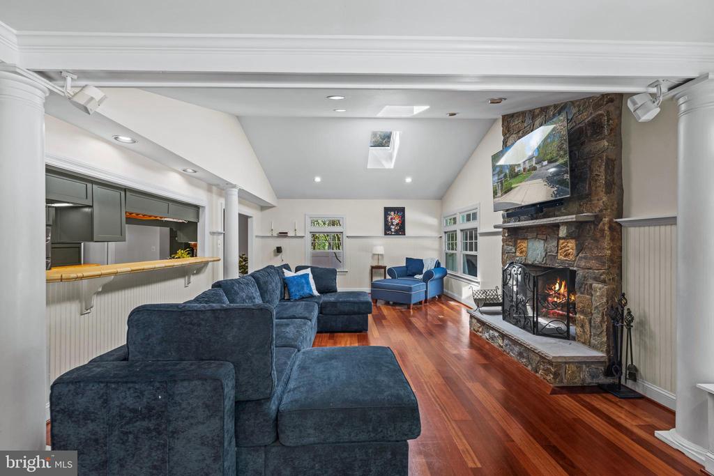 6 STARLIGHT COURT