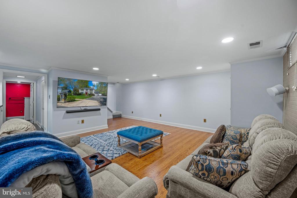 6 STARLIGHT COURT