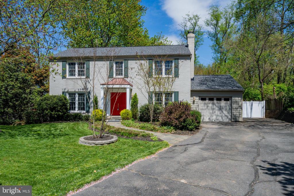 6 STARLIGHT COURT