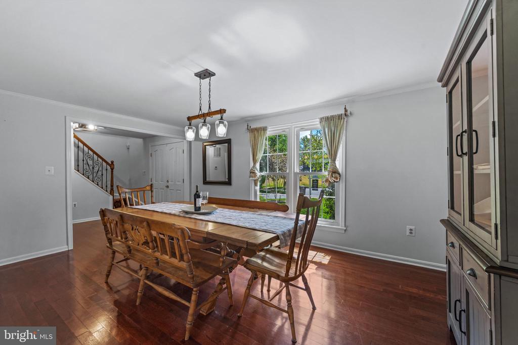 6 STARLIGHT COURT