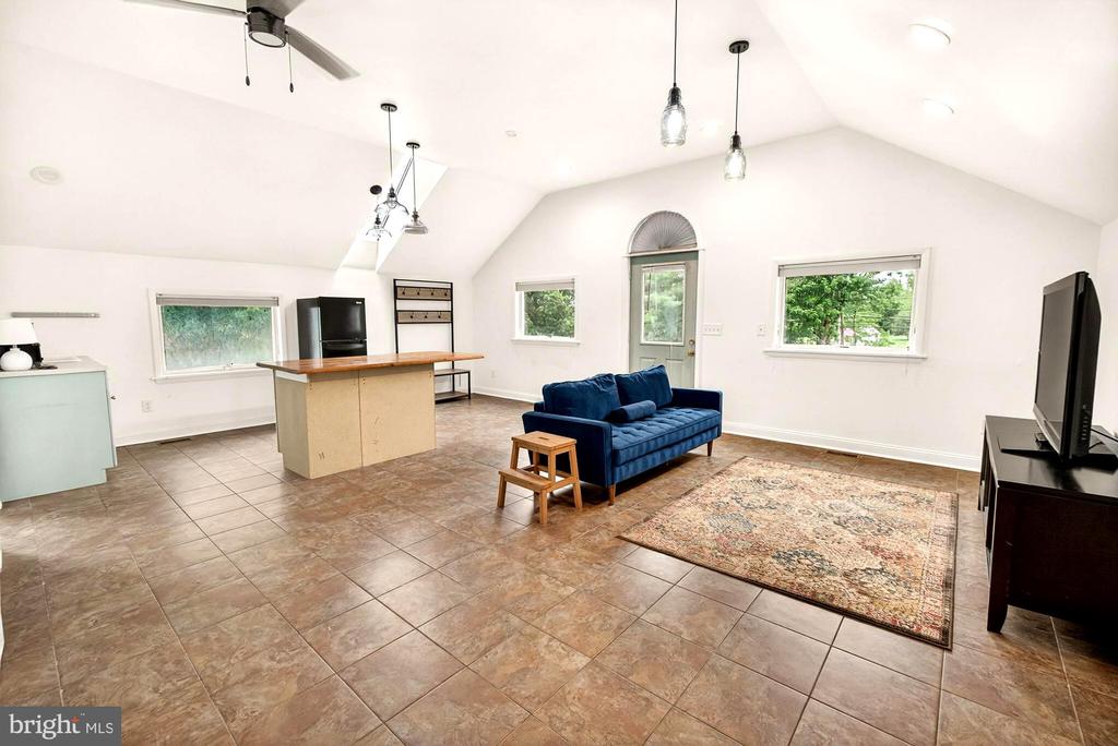 18040 BARNESVILLE ROAD