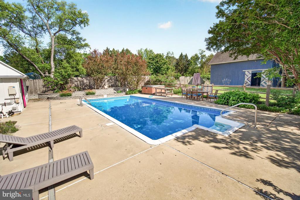 18040 BARNESVILLE ROAD