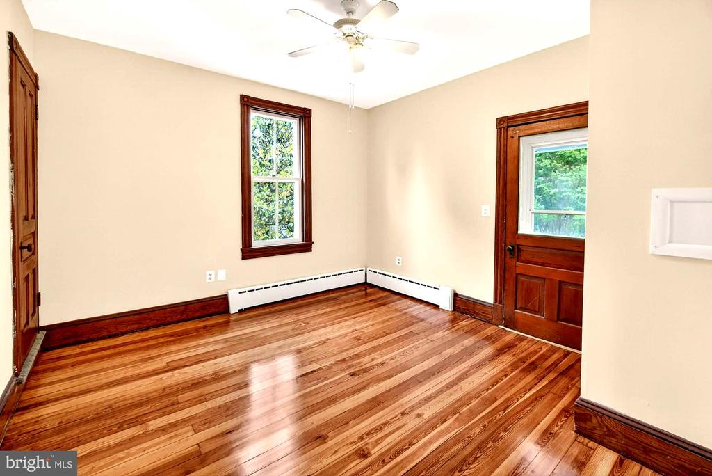 18040 BARNESVILLE ROAD