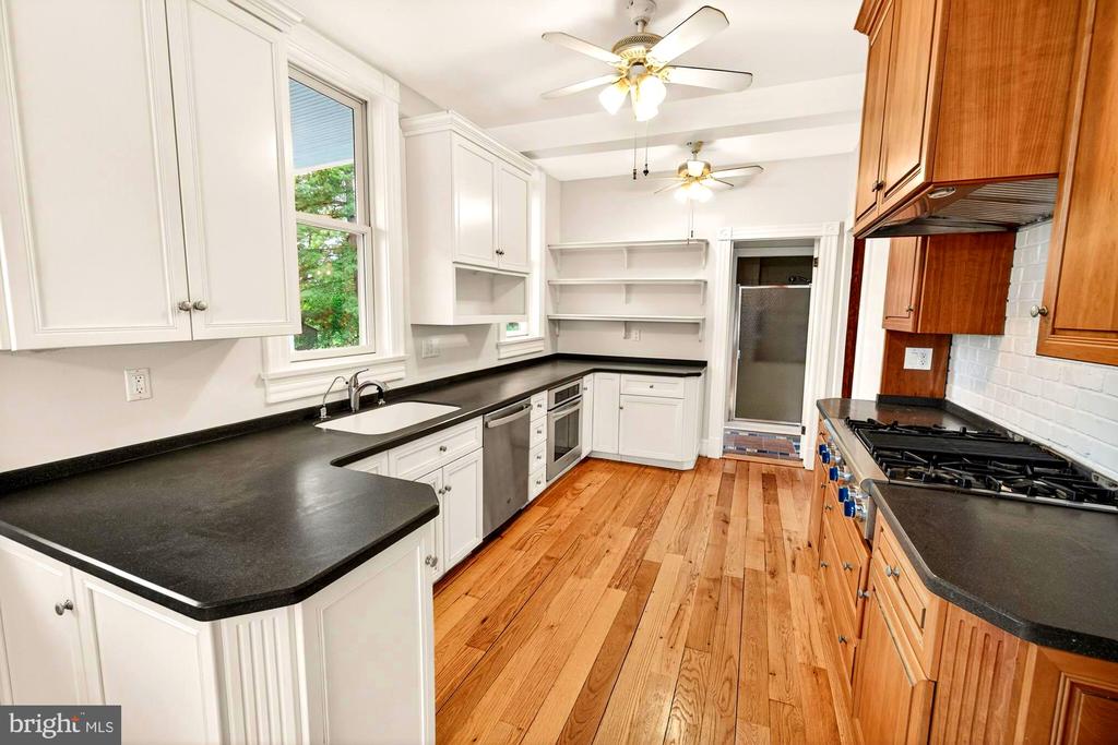 18040 BARNESVILLE ROAD