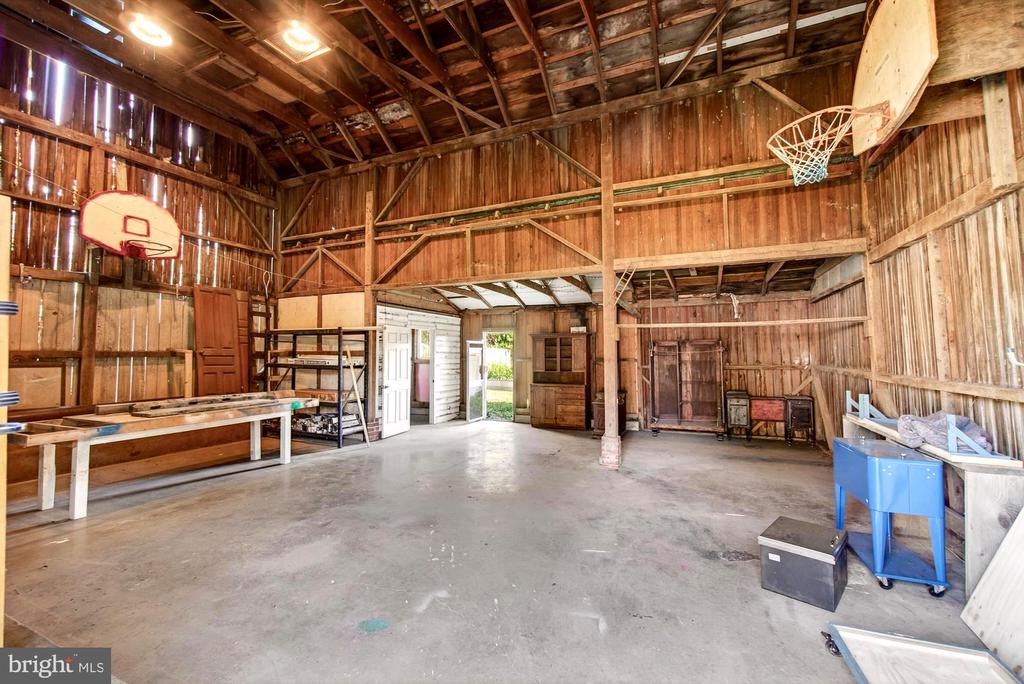 18040 BARNESVILLE ROAD