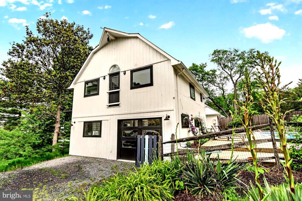 18040 BARNESVILLE ROAD