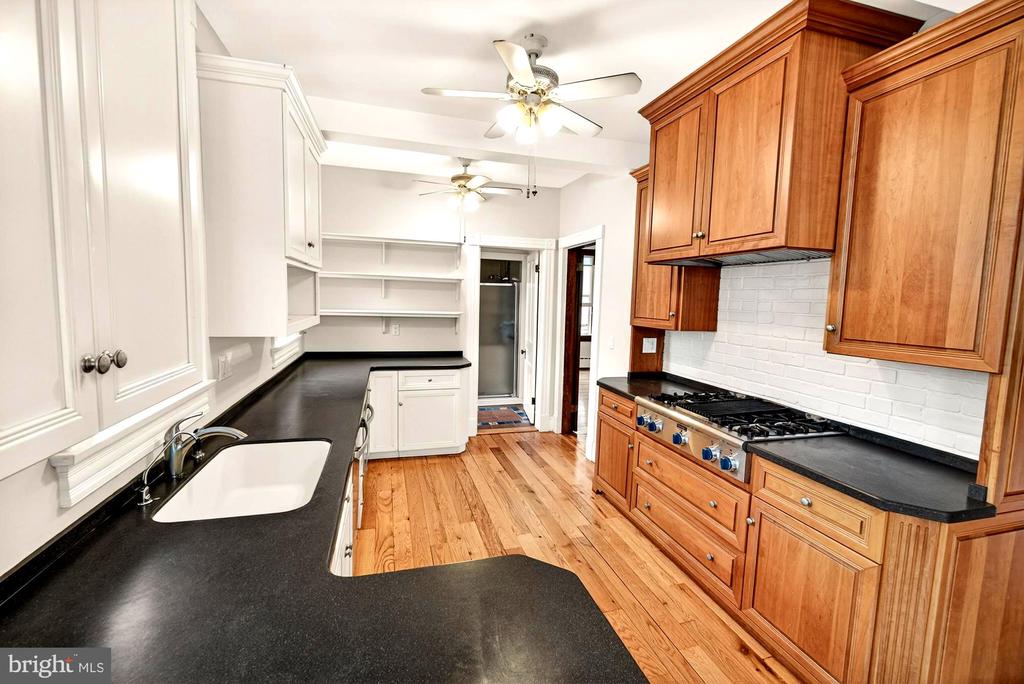 18040 BARNESVILLE ROAD